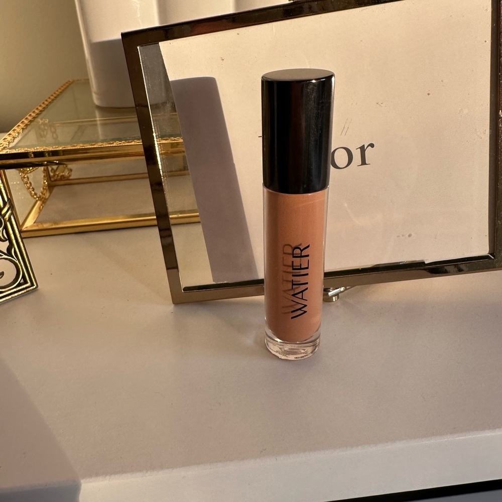 Watier Cream Eye Primer Makeup for a Flawless Finish